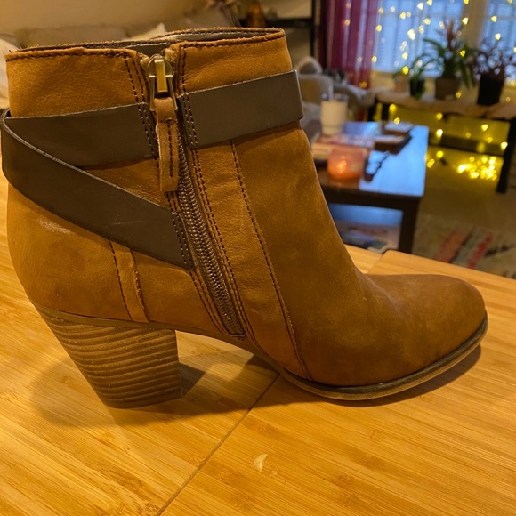 Brown booties!  Size 7.5. - Picture 3 of 6